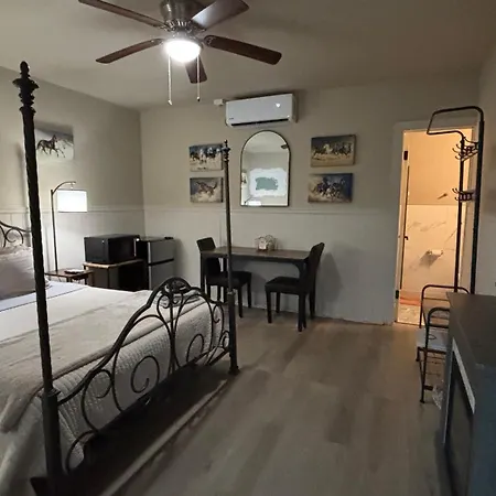 Shamrock Cove Inn-3